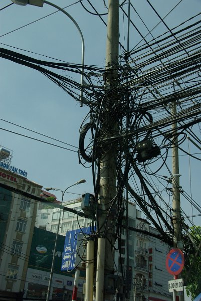 IMGP8360.JPG - Stromleitungen in Ho-Chi-Minh-City (kurz HCMC oder Saigon)