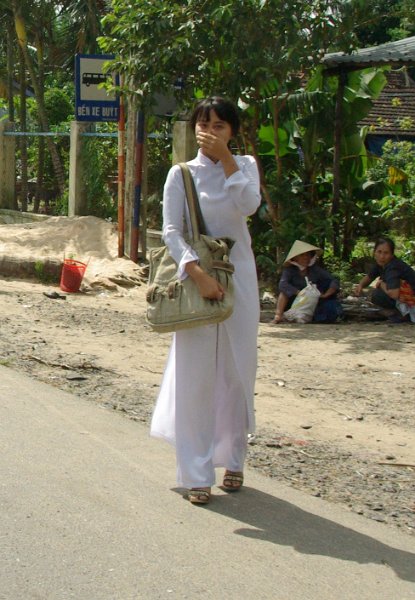 IMGP8186.JPG - Schülerin in traditioneller Kleidung