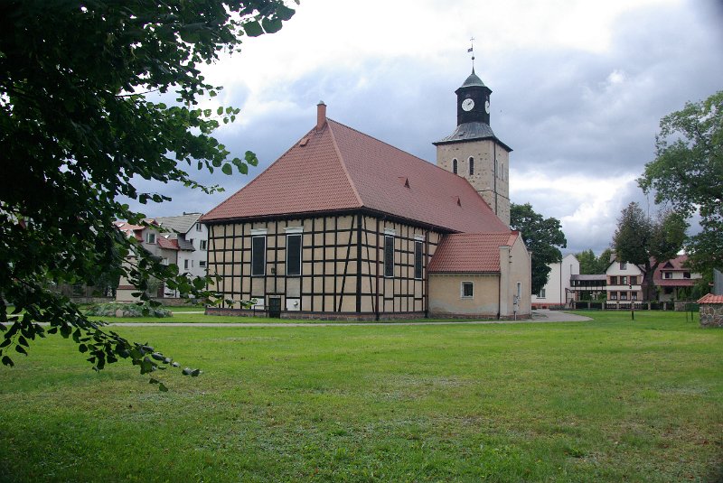 Polen_10-066.JPG - Kirche St. Johannis im Fachwerkstil in Pisz