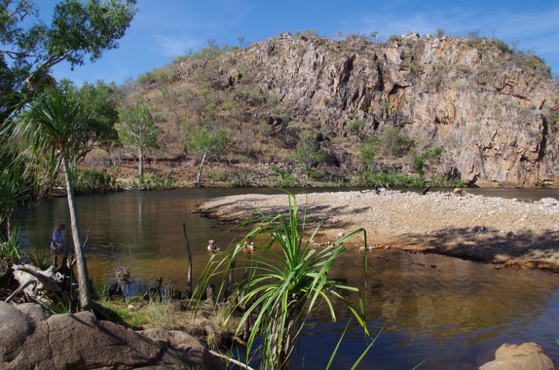 Australia12-020_tifj.jpg - Edit Falls (nördlich Katherine) - 07:00 bis 19:00 offen für Badegäste, 19:00 bis 07:00 offen für Süsswasserkrokodile