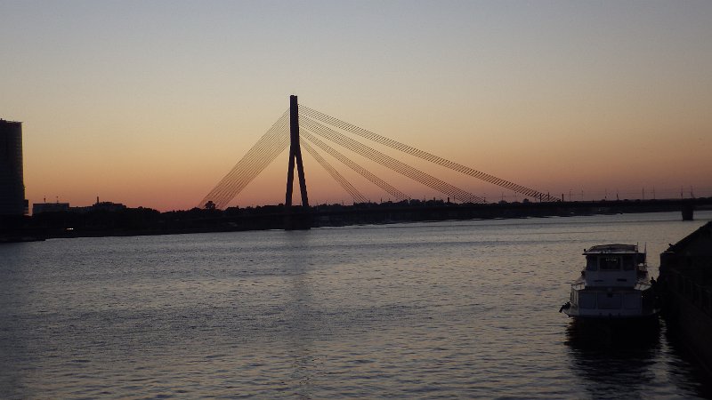 Baltikum-P435.JPG - Vansu-Brücke in Riga, überspannt den Fluss Duna. Die länste Schrägseilbrücke Europas