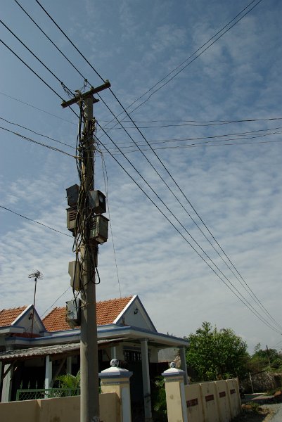 IMGP7929.JPG - Stromzähler sind am Mast, nicht beim Haus