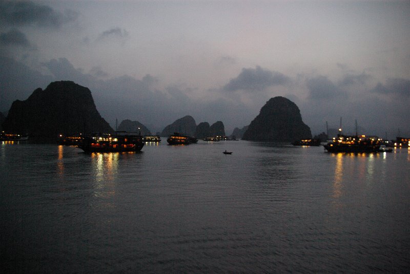 IMGP7463.JPG - Halong bei Nacht