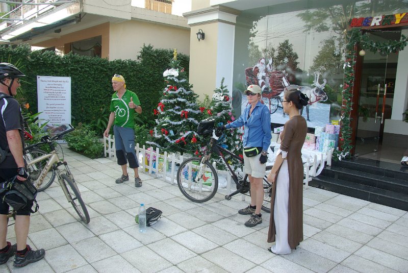 IMGP7875.JPG - Oh Tannenbaum bei 32° in Tam Ky