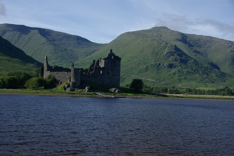 IMGP5735.JPG - Kilchurn Castle with Beinn Eunaich (2941ft)