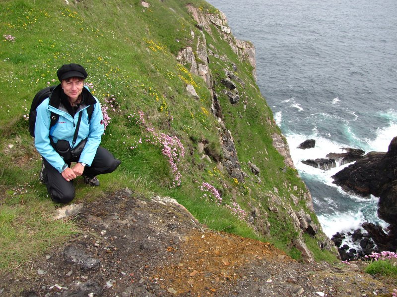 IMG_0586.jpg - The cliffs are high and steep