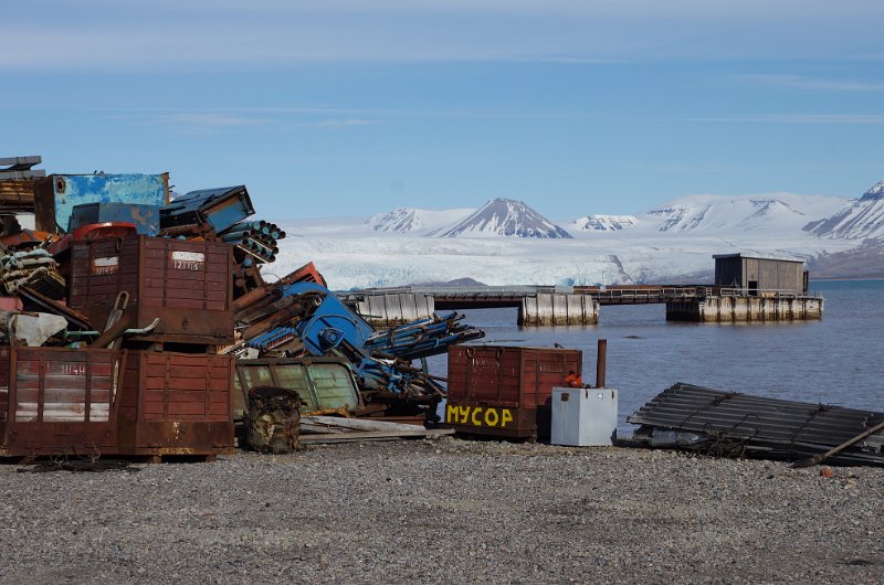 IMGP8444.jpg - Dir Russen sind am Aufräumen in Pyramiden