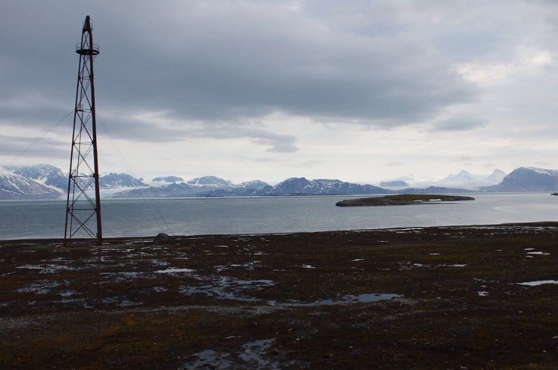 IMGP8483.jpg - Amundsen's Ankermast: von hier flog er 1926 mit der Norge über den Nordpol